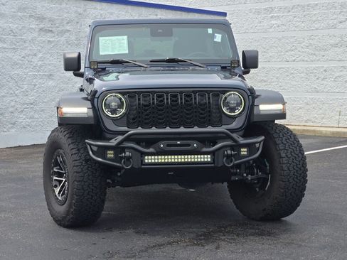 Used 2025 Jeep Wrangler Unlimited Sport AWD/4WD image 3