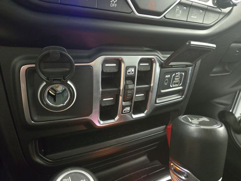 Used 2022 Jeep Wrangler Unlimited Sahara image 27