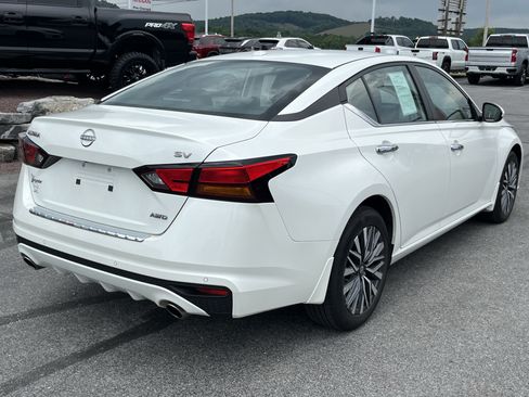 Used 2023 Nissan Altima 2.5 SV w/ SV Premium Package AWD/4WD image 5