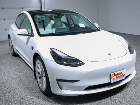 Used 2021 Tesla Model 3 Standard Range Plus RWD image 5