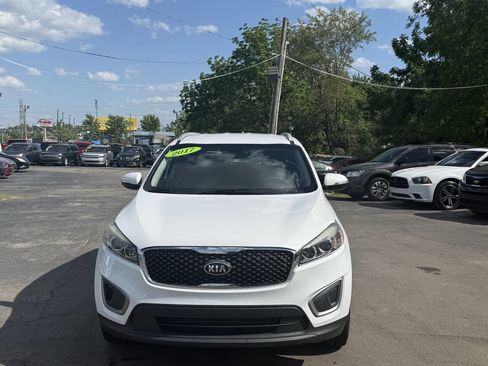 Used 2017 Kia Sorento FWD w/ LX Convenience Package image 2