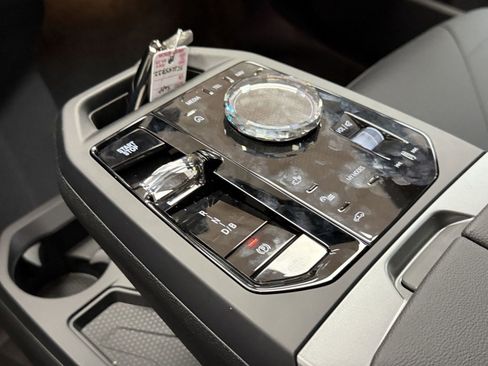 Used 2025 BMW iX M60 image 16