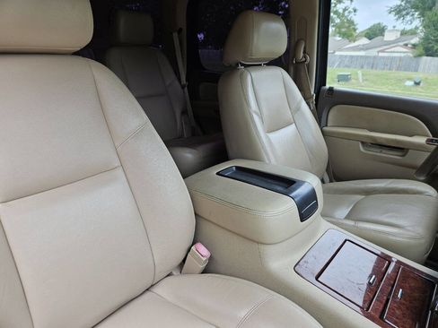 Used 2013 Chevrolet Tahoe LTZ AWD/4WD image 21