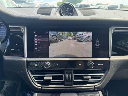 Used 2022 Porsche Macan AWD/4WD image 19