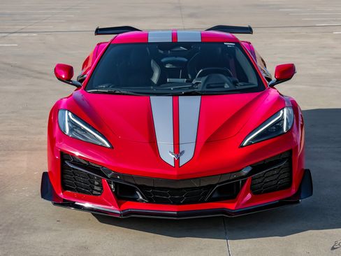 Used 2024 Chevrolet Corvette Z06 w/ Z07 Performance Package RWD image 27