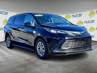 Used 2024 Toyota Sienna LE video 1