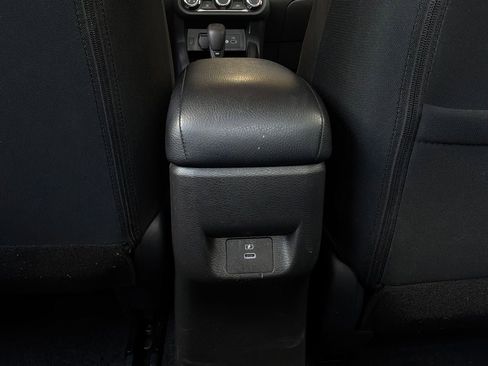 Used 2025 Nissan Versa SV FWD image 12