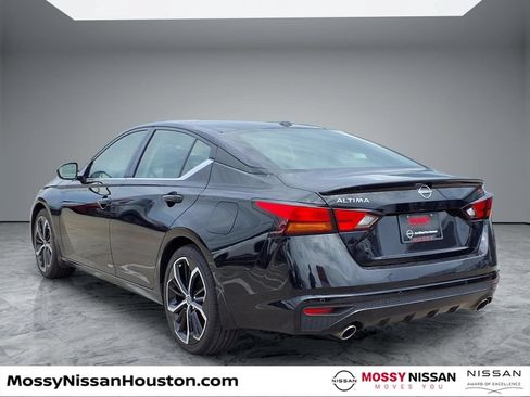 Used 2024 Nissan Altima 2.5 SR FWD image 2