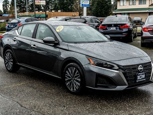 Used 2023 Nissan Altima 2.5 SV w/ SV Premium Package image 6