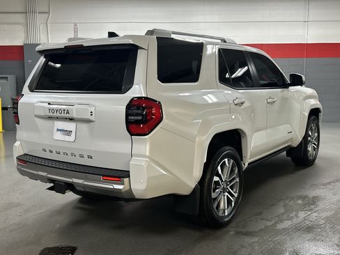 Used 2025 Toyota 4Runner Limited AWD/4WD image 10