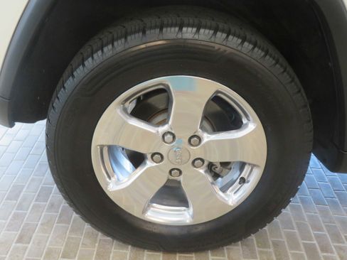 Used 2011 Jeep Grand Cherokee Limited image 9