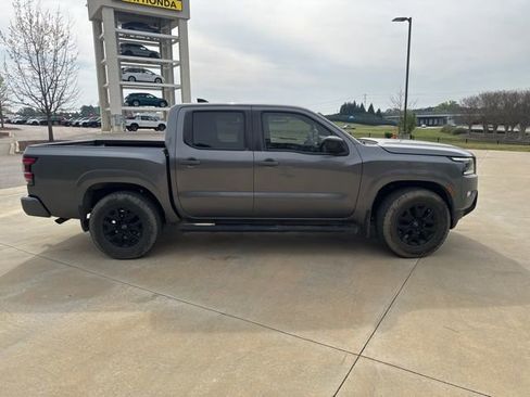 Used 2023 Nissan Frontier SV w/ Midnight Edition Package image 4