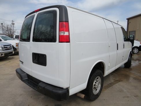 Used 2016 Chevrolet Express 2500 image 4