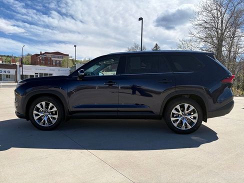 Used 2024 Toyota Grand Highlander Limited AWD/4WD image 7