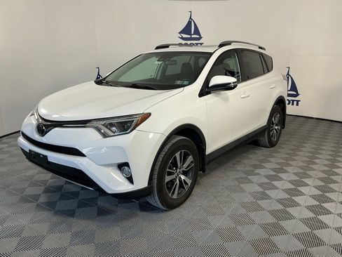 Used 2018 Toyota RAV4 XLE image 3