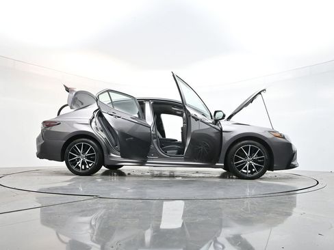 Used 2024 Toyota Camry SE image 44