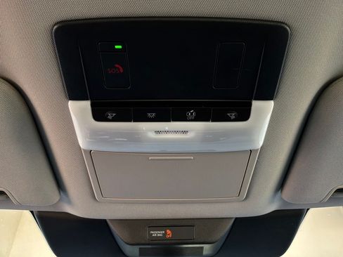 Used 2025 Nissan Pathfinder SV FWD image 18