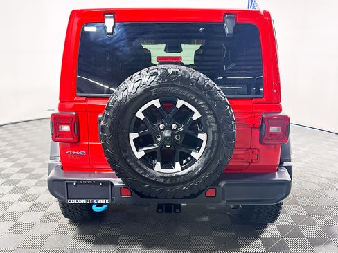 Used 2025 Jeep Wrangler Unlimited Rubicon 4xe w/ Convenience Group AWD/4WD image 4