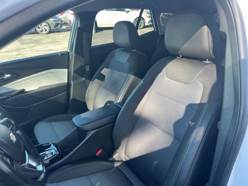 Used 2025 Chevrolet Trax LT w/ LT Convenience Package image 28