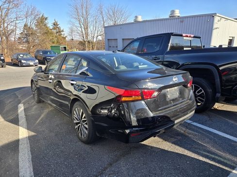 Used 2024 Nissan Altima 2.5 SV image 3