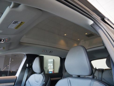 New 2025 Volvo EX90 Plus image 8