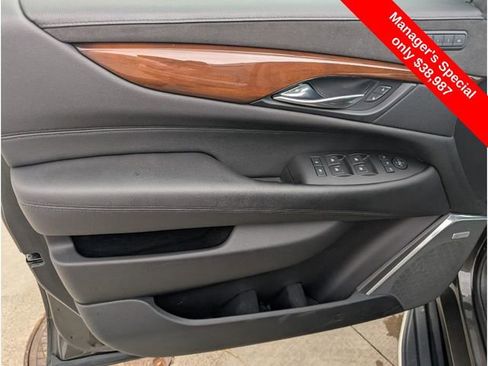 Used 2020 Cadillac Escalade Premium Luxury image 14