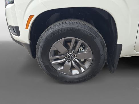 Certified 2025 Nissan Frontier SV w/ SV Convenience Package image 9