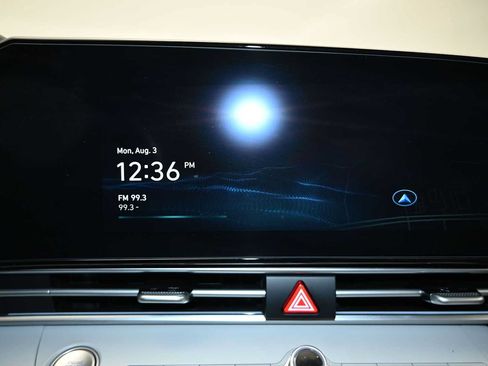 Used 2025 Hyundai Elantra Limited FWD image 17