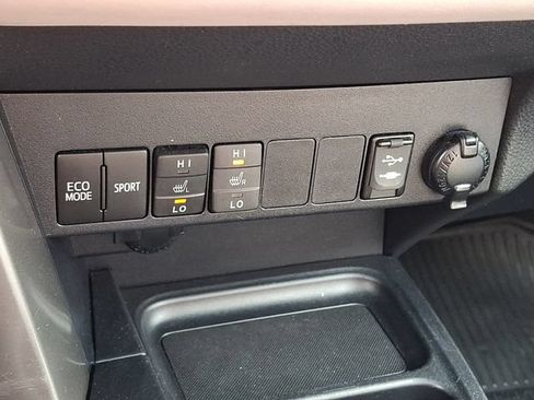 Certified 2018 Toyota RAV4 XLE AWD/4WD image 25