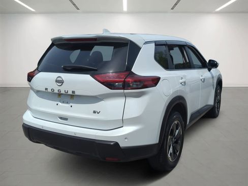 Used 2024 Nissan Rogue SV FWD image 6