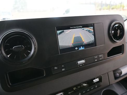 Used 2023 Mercedes-Benz Sprinter 2500 image 13