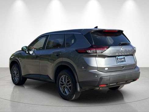 Used 2025 Nissan Rogue S FWD image 3