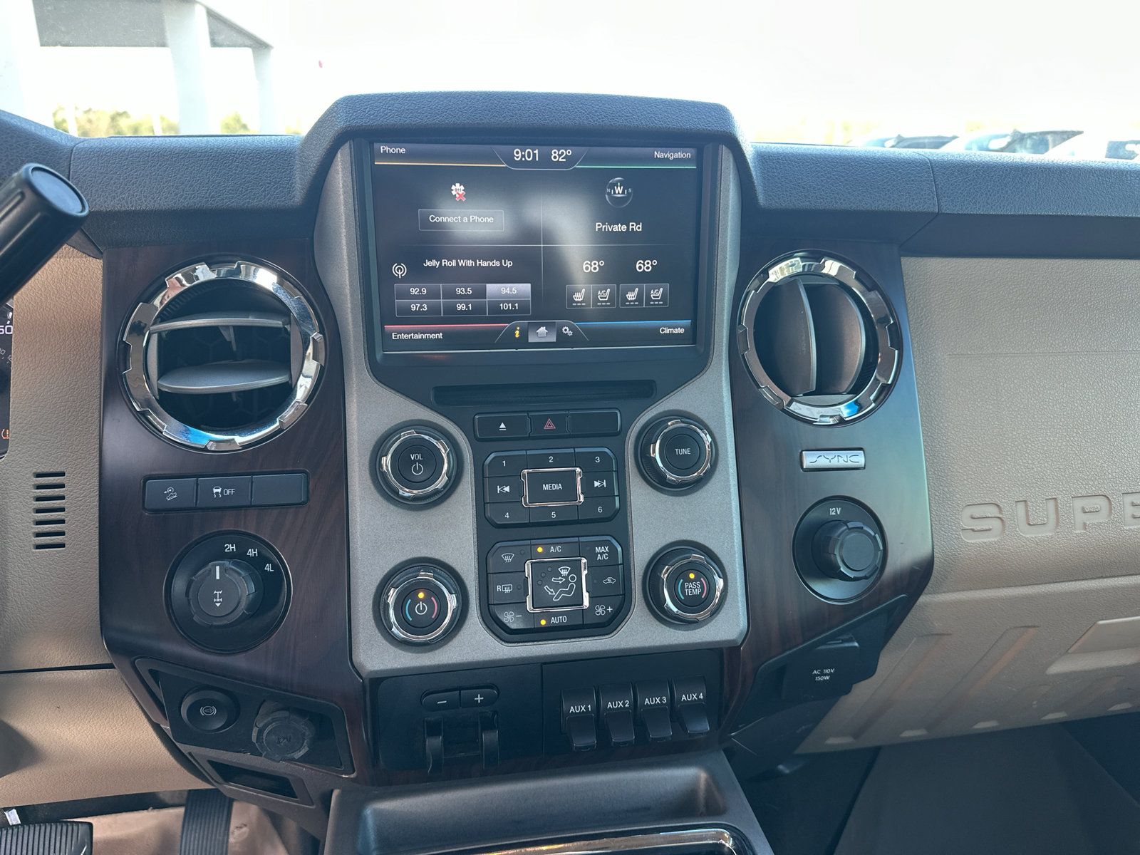 Used 2016 Ford F350 Lariat w/ Lariat Interior Package AWD/4WD image 4