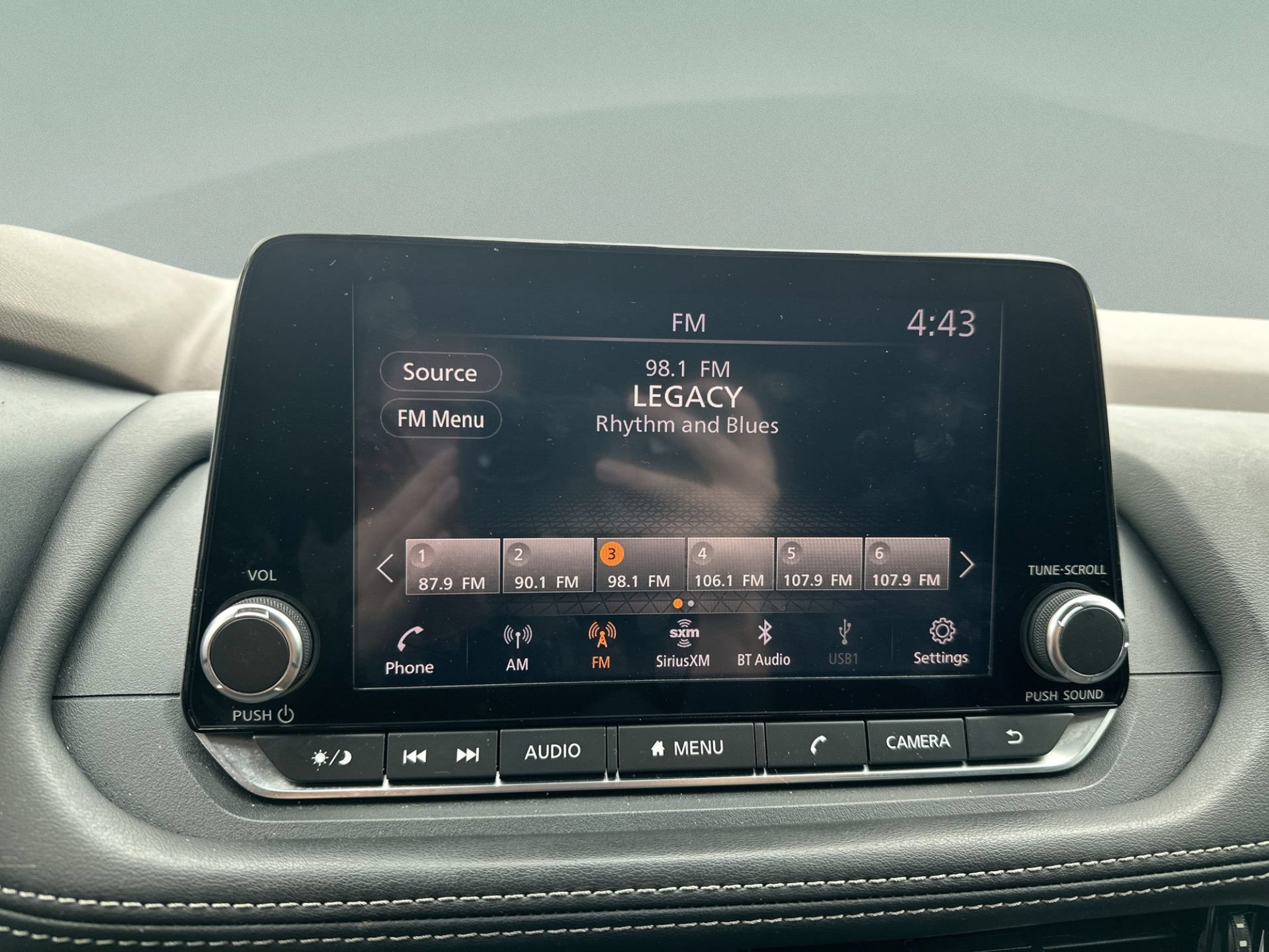 Used 2022 Nissan Rogue SV FWD image 12
