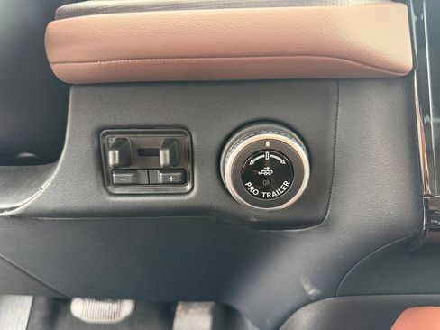 Used 2025 Lincoln Navigator L Reserve image 48