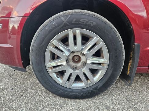 Used 2010 Chrysler Town & Country Limited image 11