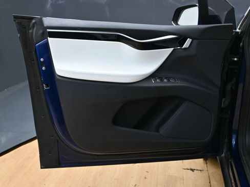 Used 2017 Tesla Model X 90D image 47