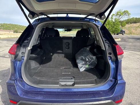 Used 2020 Nissan Rogue SV image 10
