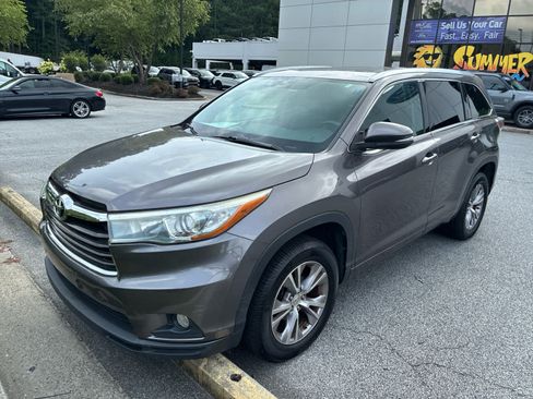 Used 2015 Toyota Highlander XLE FWD image 1