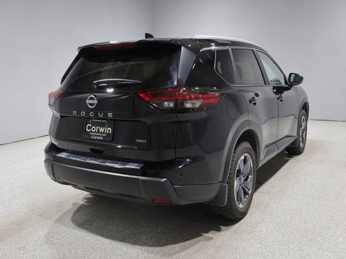 Used 2025 Nissan Rogue SV w/ SV Premium Package AWD/4WD image 2