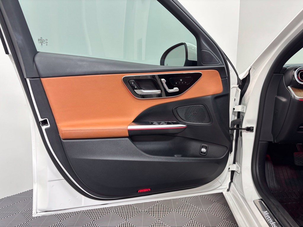 Used 2023 Mercedes-Benz C 300 Sedan image 28