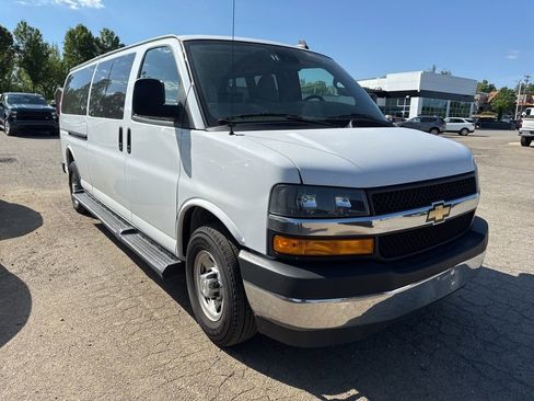 Used 2023 Chevrolet Express 3500 LT w/ LT Preferred Equipment Group RWD image 5