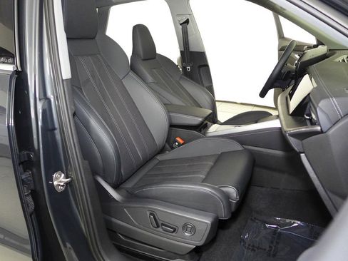 Used 2025 Audi Q5 Premium Plus w/ Premium Plus AWD/4WD image 19
