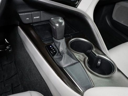 Used 2021 Toyota Camry SE image 19