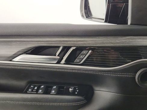 Used 2024 Jeep Wagoneer L Series II w/ Flexible Seating Group AWD/4WD image 25