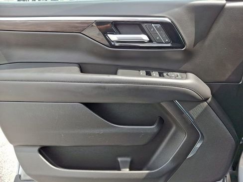 Certified 2025 Chevrolet Suburban LT AWD/4WD image 13