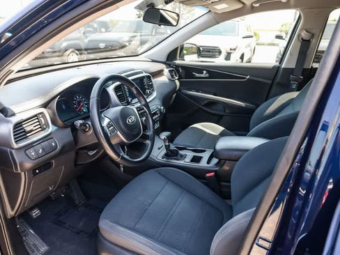 Used 2019 Kia Sorento S FWD image 16