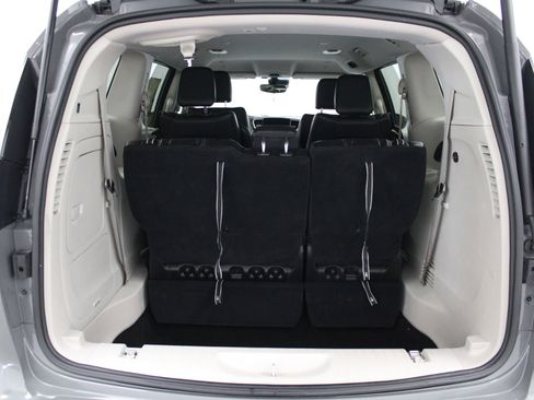 Used 2022 Chrysler Pacifica Touring-L FWD image 20