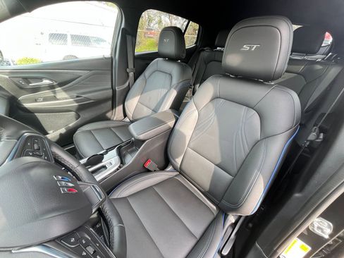 Used 2025 Buick Envista Sport Touring image 34