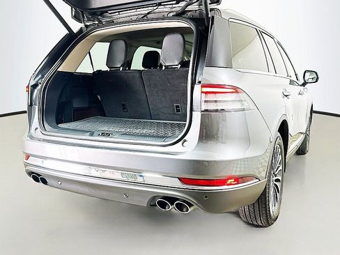 Used 2024 Lincoln Aviator AWD w/ Premium Package image 27